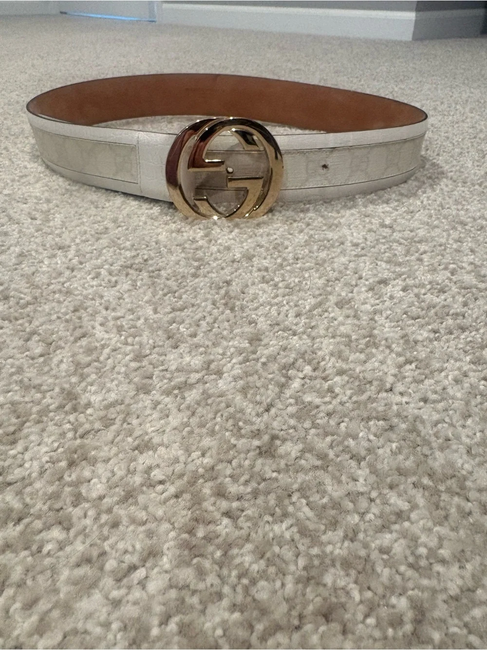 Gucci White Leather Belt with Metallic Silver GG Buckle